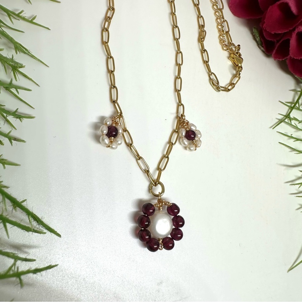 ⚜️Garnet & Freshwater Pearl Flower Charm Necklace - Picture 2 of 7